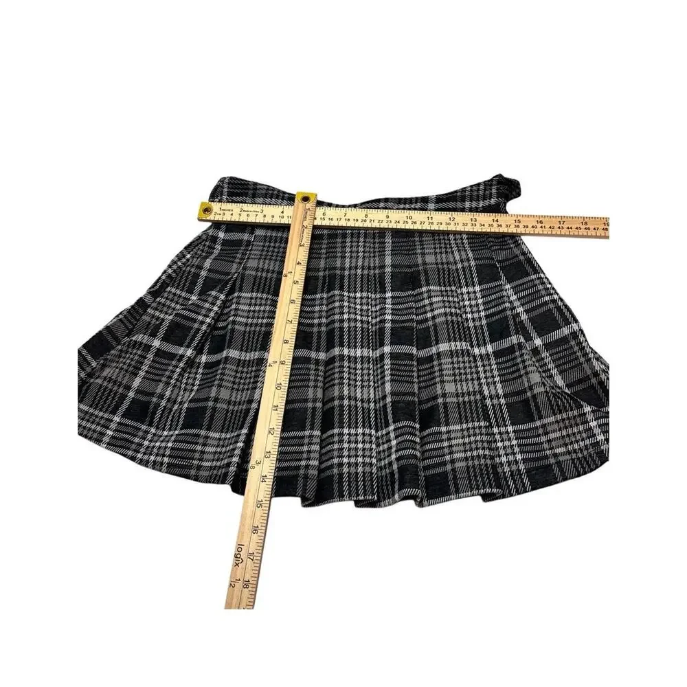 Justify Size Medium Vintage Pleated Plaid Mini Skirt